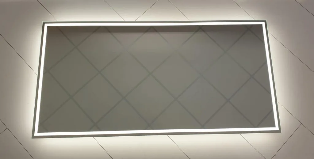 moderne-led-spejl-med-spejlvarme-og-beroeringssensor-80x70-cm-8-6040-80-cc-4