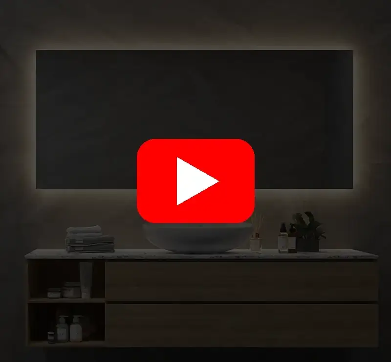 Videopræsentation af Spejl med baglys lysstyring + antidug 140x70 cm Video af spejl i 140×70 cm med antidug, baggrundsbelysning og dæmpbar lysstyring